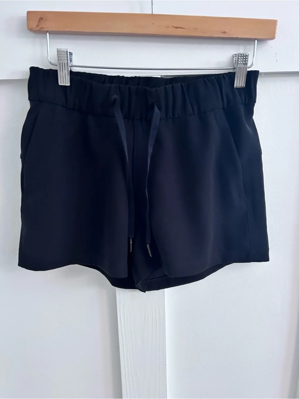 Lululemon On the Fly woven shorts size 4